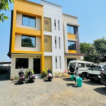 Devka House Hotel Daman Bagian luar foto