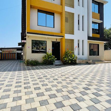 Devka House Hotel Daman Bagian luar foto