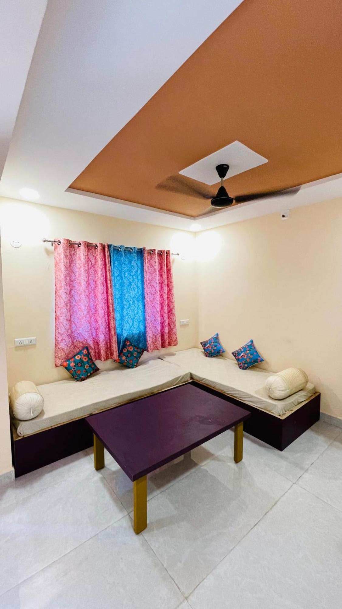 Devka House Hotel Daman Bagian luar foto